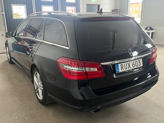 Mercedes-Benz E220 11 of 25