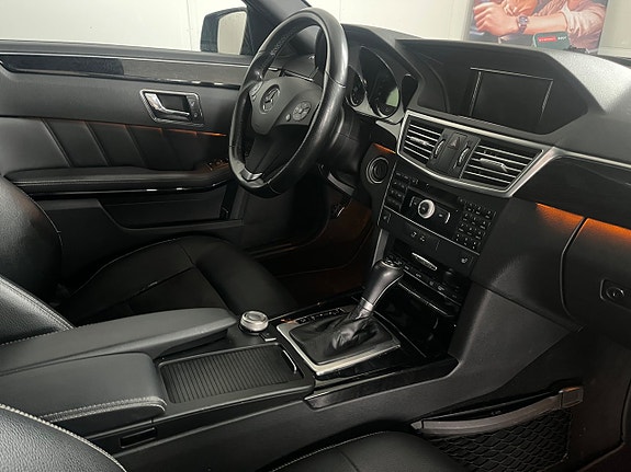 Mercedes-Benz E220 12 of 25
