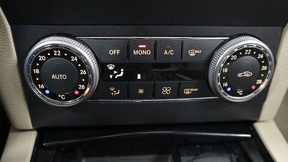 Mercedes-Benz GLK350 d 21 of 26