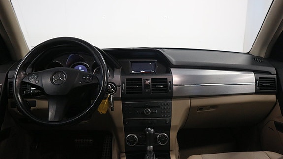 Mercedes-Benz GLK350 d 8 of 26