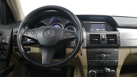 Mercedes-Benz GLK350 d 9 of 26