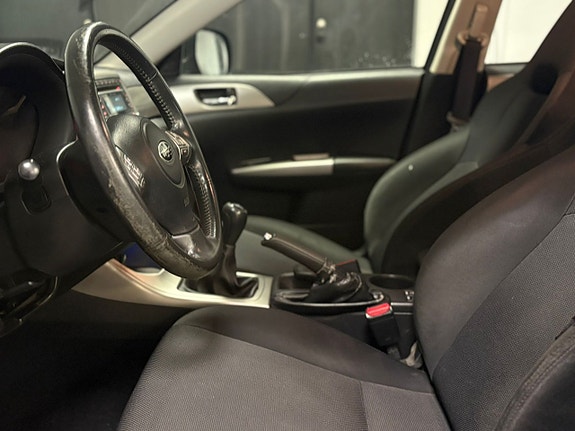 Subaru Impreza 7 of 15