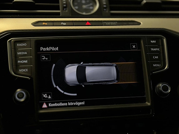 Volkswagen Passat Alltrack 11 of 25
