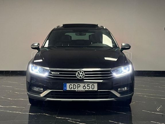 Volkswagen Passat Alltrack 2 of 5