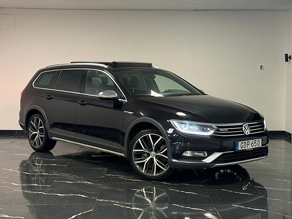 Volkswagen Passat Alltrack 3 of 5