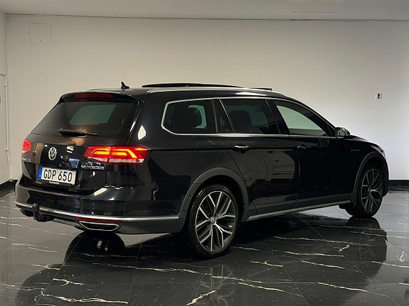 Volkswagen Passat Alltrack 4 of 5