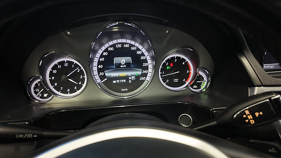 Mercedes-Benz E300 12 of 17