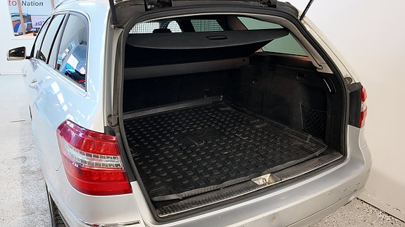 Mercedes-Benz E300 5 of 17