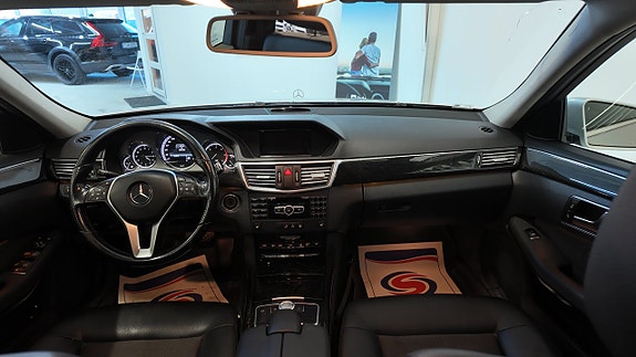 Mercedes-Benz E300 11 of 17
