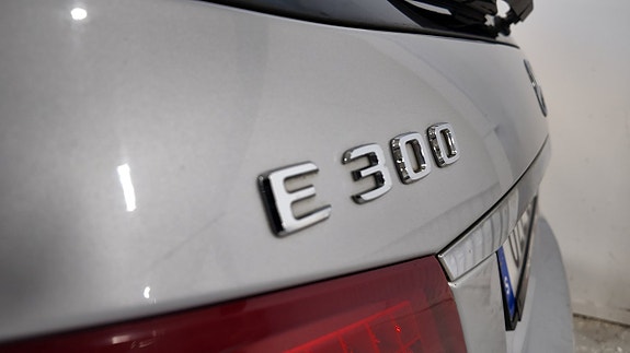 Mercedes-Benz E300 7 of 17
