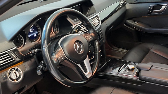 Mercedes-Benz E300 10 of 17