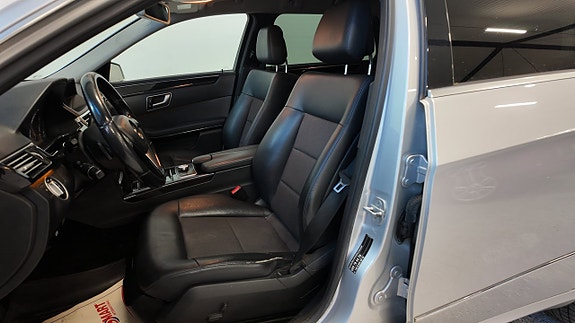 Mercedes-Benz E300 16 of 17