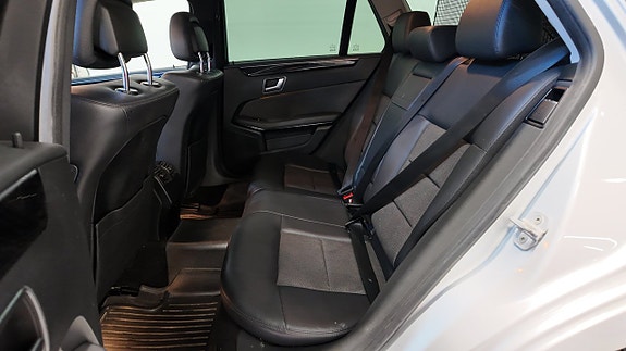 Mercedes-Benz E300 17 of 17