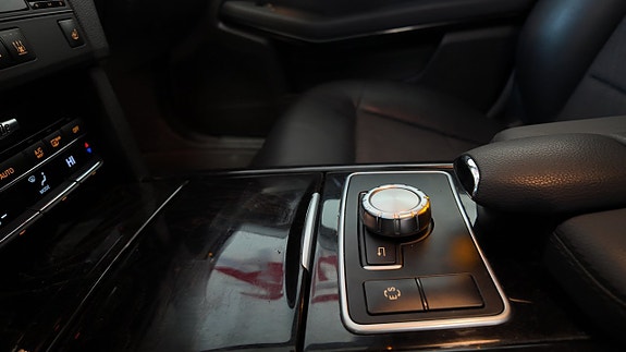 Mercedes-Benz E300 14 of 17