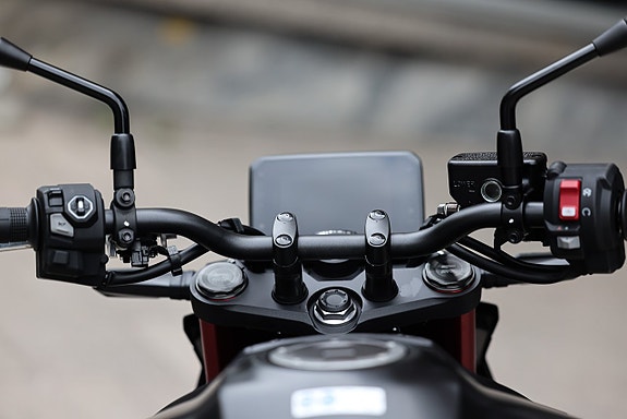 Honda CB750 Hornet | Svart | RÄNTEFRITT 8 of 14