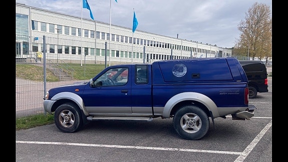 Nissan King cab 2 of 4