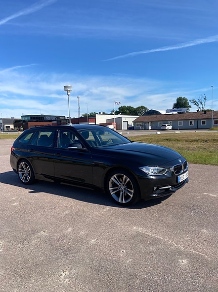 BMW 328i 4 of 5