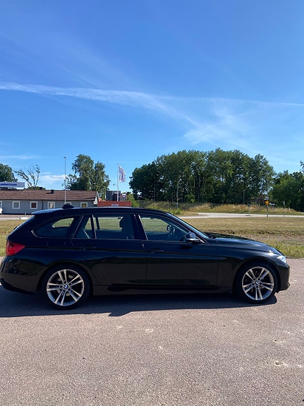 BMW 328i 2 of 5