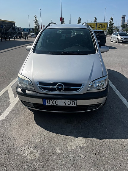 Opel Zafira 2 of 5