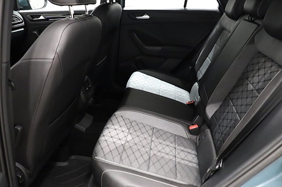 Volkswagen T-Roc 8 of 12