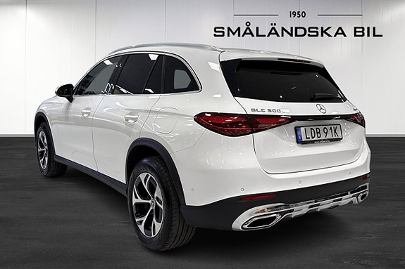 Mercedes-Benz GLC300 e 3 of 5