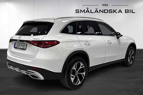 Mercedes-Benz GLC300 e 4 of 5