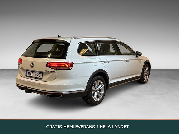 Volkswagen Passat Alltrack 2 of 5