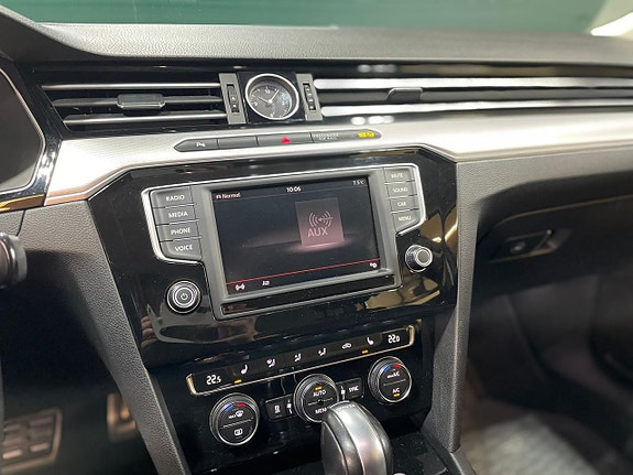 Volkswagen Passat Alltrack 13 of 17
