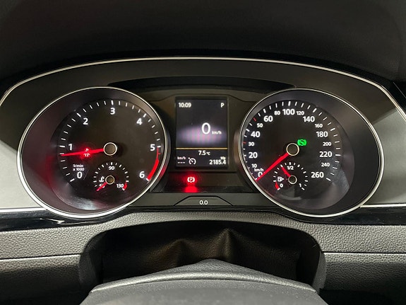 Volkswagen Passat Alltrack 9 of 17