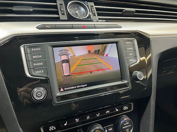 Volkswagen Passat Alltrack 14 of 17