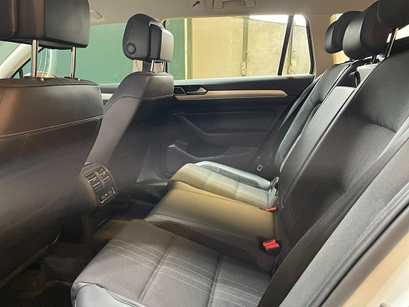 Volkswagen Passat Alltrack 15 of 17