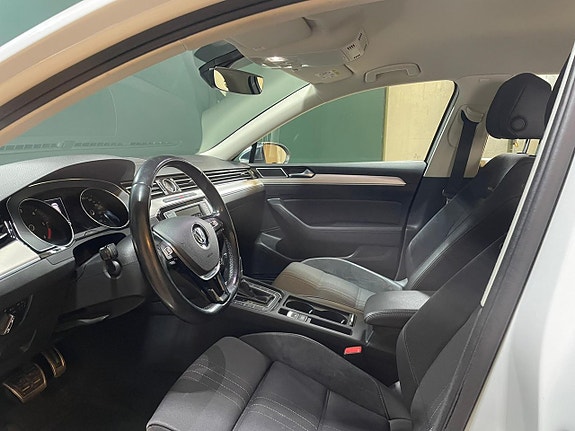 Volkswagen Passat Alltrack 4 of 5