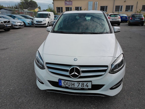 Mercedes-Benz B180 14 of 14