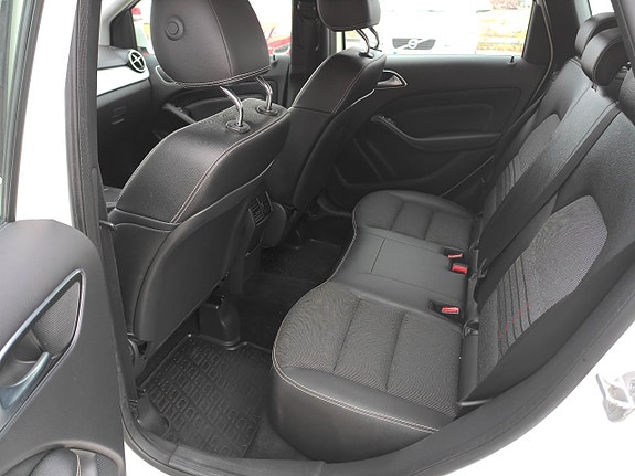 Mercedes-Benz B180 6 of 12