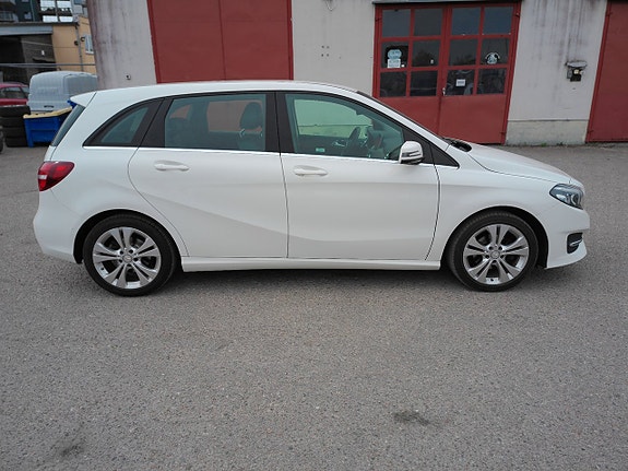Mercedes-Benz B180 9 of 12