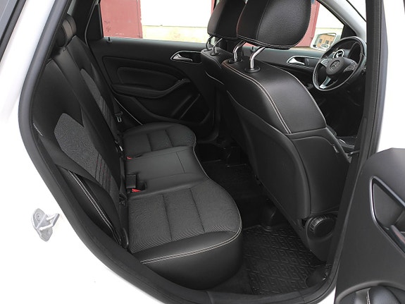 Mercedes-Benz B180 8 of 12
