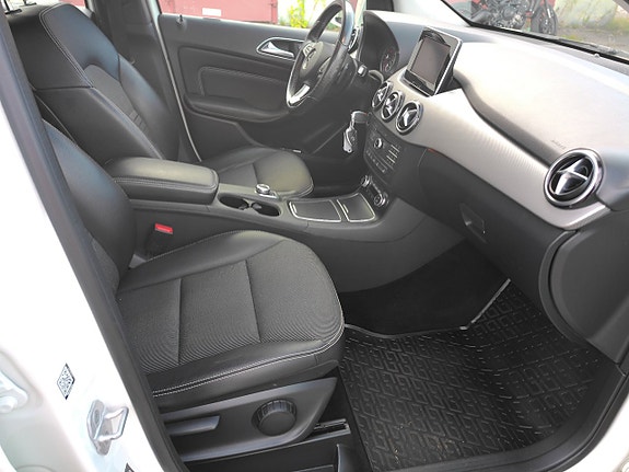 Mercedes-Benz B180 5 of 14