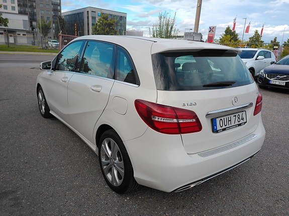 Mercedes-Benz B180 4 of 14