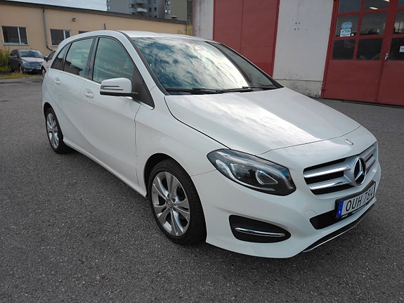 Mercedes-Benz B180 2 of 14