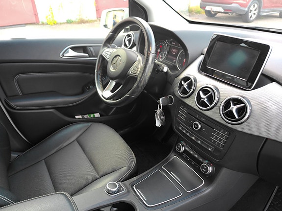 Mercedes-Benz B180 6 of 14