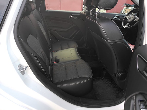 Mercedes-Benz B180 7 of 14