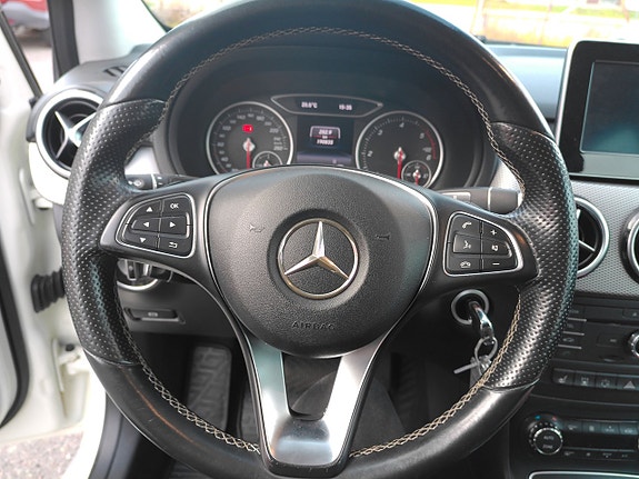 Mercedes-Benz B180 9 of 14