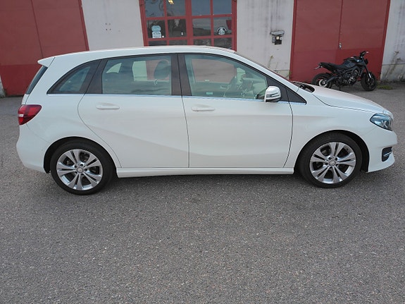 Mercedes-Benz B180 11 of 14