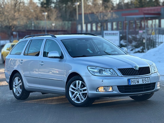 Skoda Octavia 2 of 5
