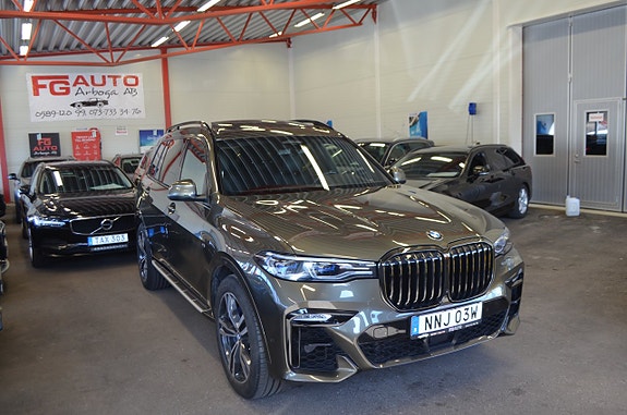 BMW X7 4 of 5
