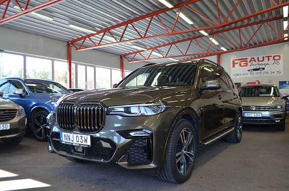BMW X7 2 of 5