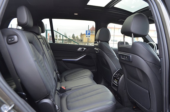 BMW X7 22 of 30