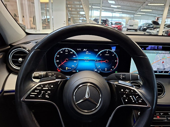 Mercedes-Benz E220 17 of 24