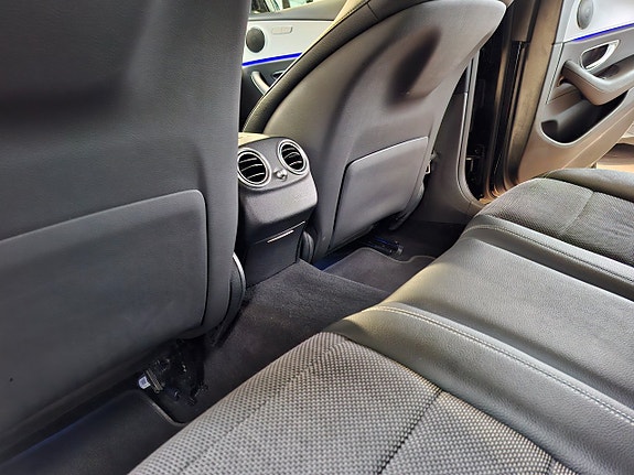 Mercedes-Benz E220 12 of 24