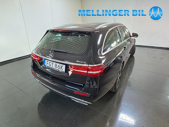 Mercedes-Benz E220 3 of 5
